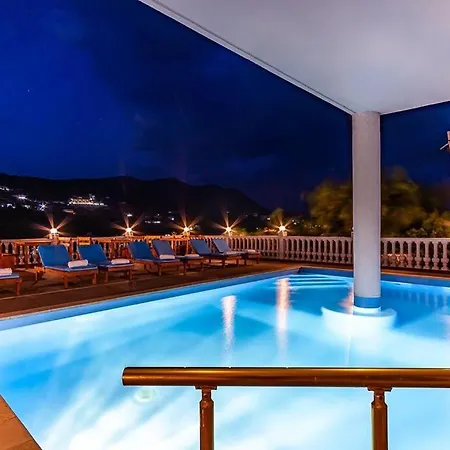 Luxury 3 - Goro, Pool, Parking And *
