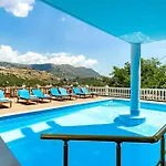 Luxury 3 - Goro, Pool, Parking And